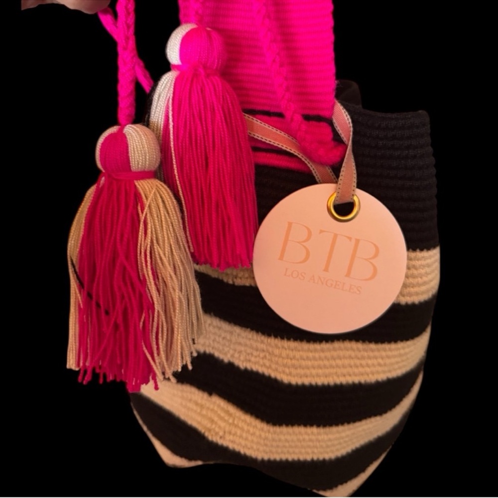BTB WOVEN BLACK WHITE SUMMER SHOULDER BAG WITH PINK ACCENTS, 
Size: OS
$153 $437